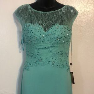 Mayqueen aqua color formal gown size 4